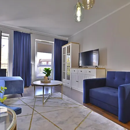 Sunset - Z Parkingiem I Bocznym Widokiem Na Port