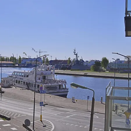 Sunset - Z Parkingiem I Bocznym Widokiem Na Port * Świnoujście (Swinemünde)